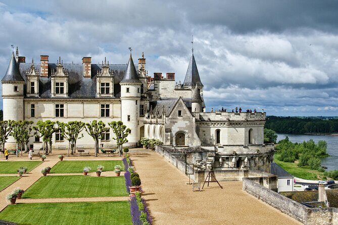 Private Full Day Loire Valley Tour (1-7pax) - A Day in the Loire: What to Expect
