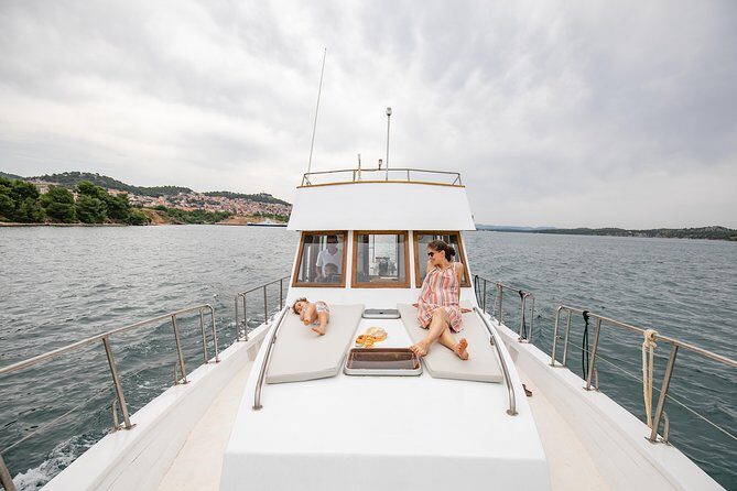 Private Gastro gourmet tour by Dot@ boat - Authentic and Educational