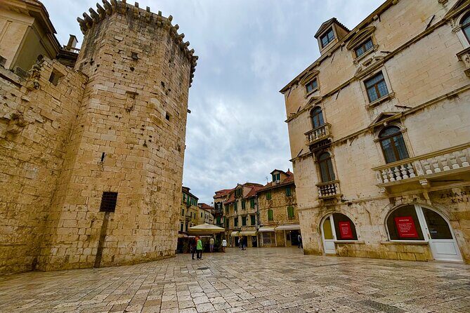 Private guided tour of Docletian's palace Split & Trogir by car - Exploring Trogir’s Medieval Marvels