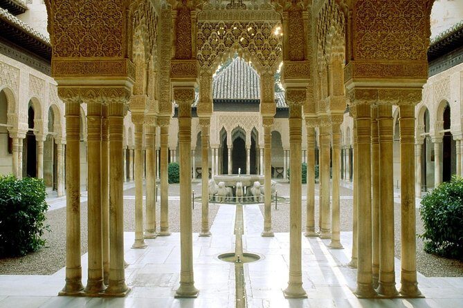 Private official tour guide for visit to Alhambra in Granada from Cordoba Hotel - Who Is This Tour Best For?