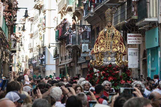 Private Pamplona SAN FERMIN & Bull Run Pick up from San Sebastian - An In-Depth Look at the Pamplona San Fermín Tour