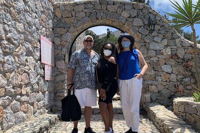 Private Santorini Half Day Highlights 4-Hour Tour & Native Driver - Detailed Breakdown of the Itinerary