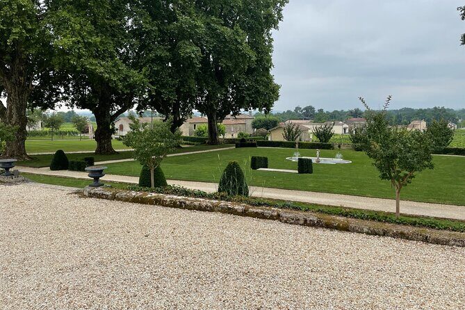 Private Tour and Tastings in St-Emilion: Grands Crus and Monuments - Visiting the Wineries and Tasting the Wines