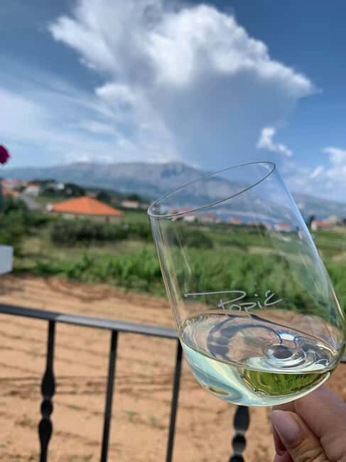 Private tour Gin, Honey and Wine, Discover Korcula - Exploring the Details of the Tour