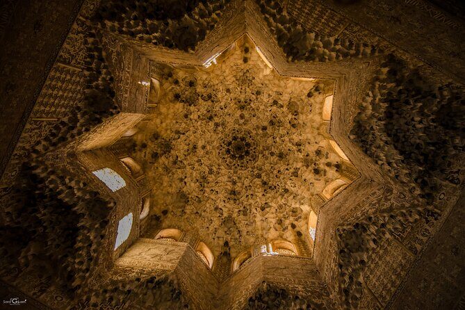 Private Tour to The Alhambra with Nasrid Palaces in Granada - Exploring the Alhambra: A Detailed Breakdown