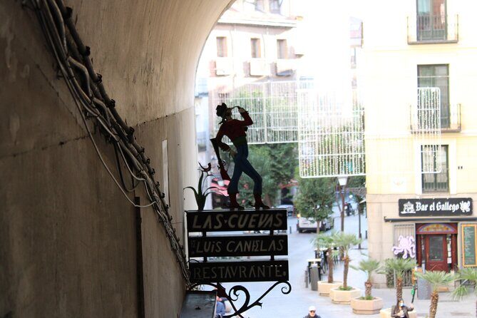 Private Walking Tour of the Center of Madrid and Retiro - Practical Details and What to Expect