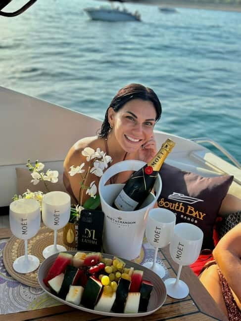 Puerto Banús: Bachelorette party on a yacht - An In-Depth Look at the Yacht Experience in Puerto Banús