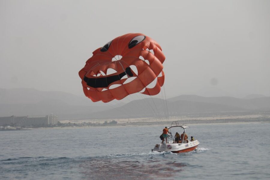 Puerto del Carmen: 10-Minute Parasailing Expereince - Who Is This Tour Best For?