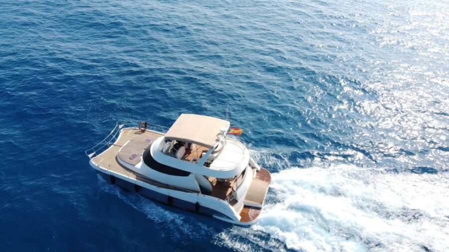 Puerto del Carmen: Catamaran Trip with Water Sports - The Sum Up