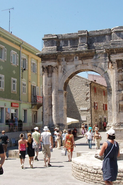 Pula: Old Town Walking Tour for Foodies with Dinner and Wine - The Experience from the Traveler’s Perspective
