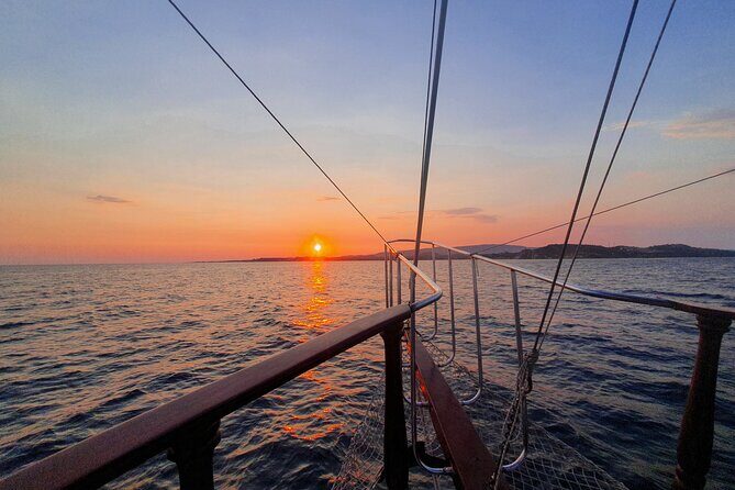 Queen Bee Sunset Cruise with Swim Stops and Dinner - Why Choose the Queen Bee Sunset Cruise?