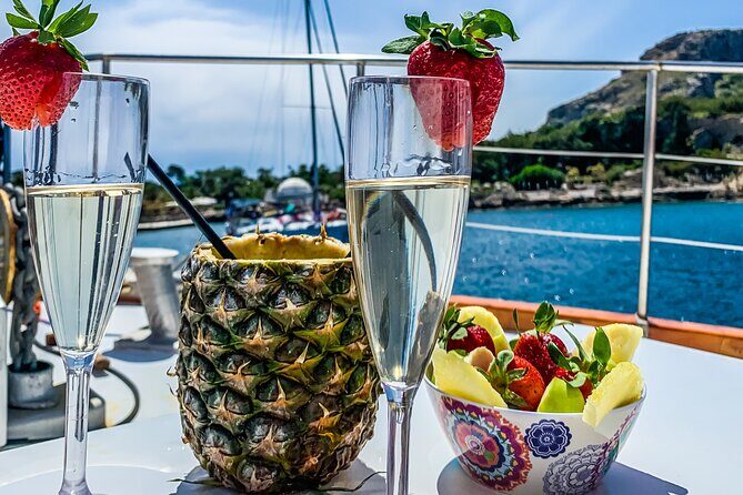 Rhodes Day Cruise (with lunch & unlimited drinks) 5,5 Hours - A Closer Look at the Rhodes Day Cruise Experience