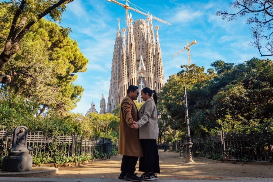 Romantic Photoshoot Experience for Couples in Barcelona - The Itinerary: Breaking Down the Stops