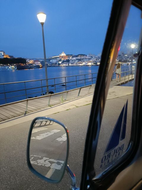 Romantic Tour on a Luxury Sailboat with Vintage Transfer 4H - What Sets This Tour Apart?