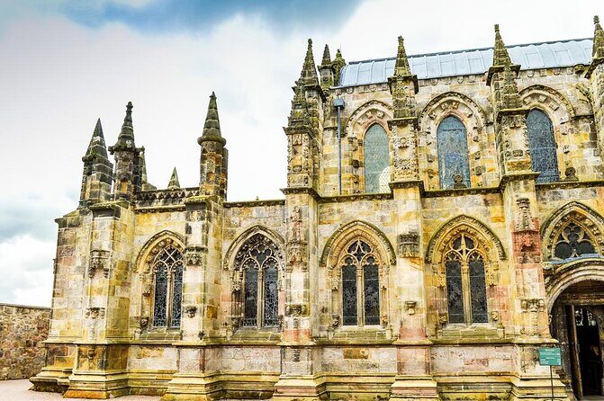 Rosslyn Chapel, Dunfermline Abbey and Stirling Castle Day Tour - Transportation and Group Size