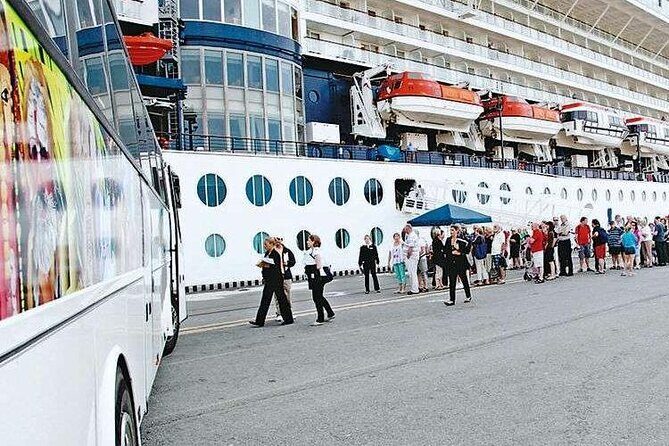 Round-trip shuttle transfer between Le Havre and Honfleur - Exploring Honfleur with the Shuttle