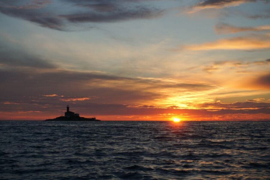 Rovinj: Sunset Boat Trip with Dolphin Watching