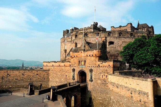 Royal Mile and Edinburgh Castle - Small Group Walking Tour - Practical Details and What to Expect