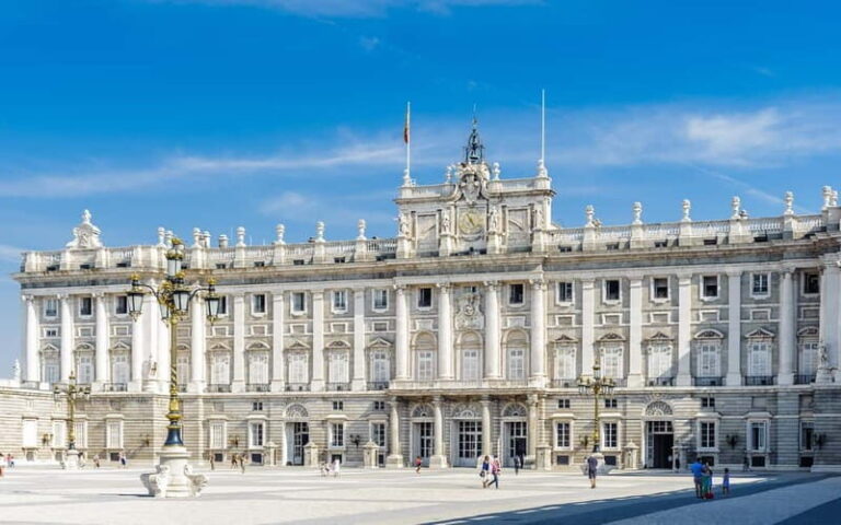 Royal Palace of Madrid: Private tour with entrance included - Who Should Book This Tour?