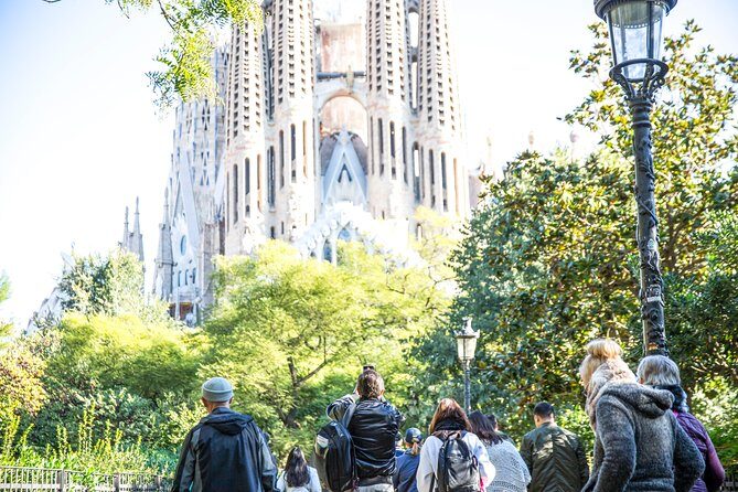 Sagrada Familia Fast Track Tour with Optional Tower Access - A Thorough Look at the Tour Experience