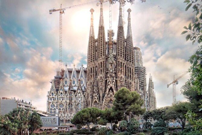 Sagrada Familia Guided Tour with Fast-Track Entry - In-Depth Look at the Tour Experience