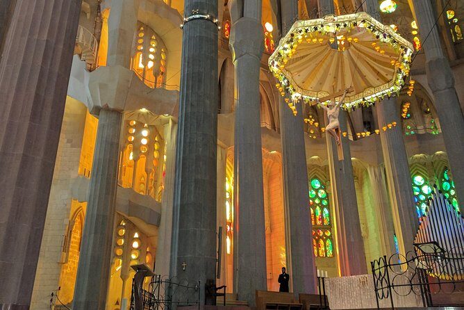 Sagrada Familia Skip-the-Line Private Tour with Guide - Discovering the Sagrada Familia: What to Expect from the Tour