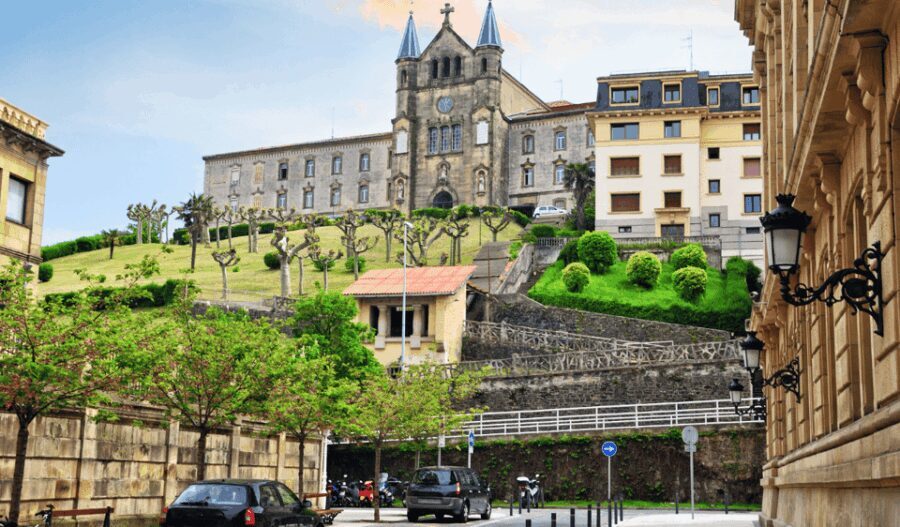 San Sebastian Complete Private Walking Tour + Monte Igeldo - Who Should Consider This Tour?