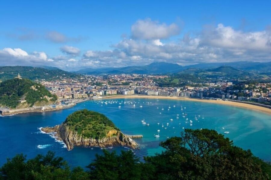 San Sebastian : Must-See Attractions Walking Tour - The Itinerary: What to Expect
