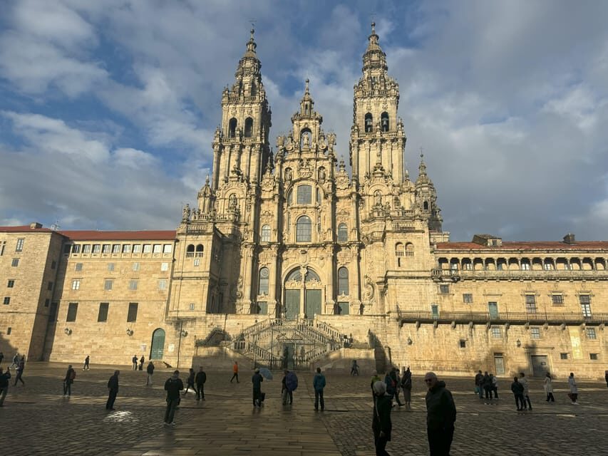 Santiago de Compostela: City tour and typical galician meal - Walking the Historic Streets of Santiago de Compostela