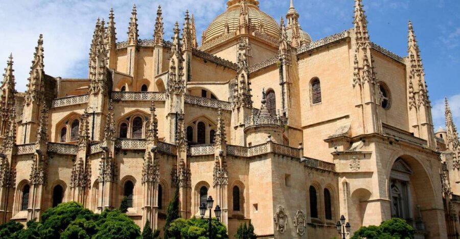 Segovia: Guided Walking Tour with Cathedral & Alcázar Entry - Why This Tour Offers Good Value