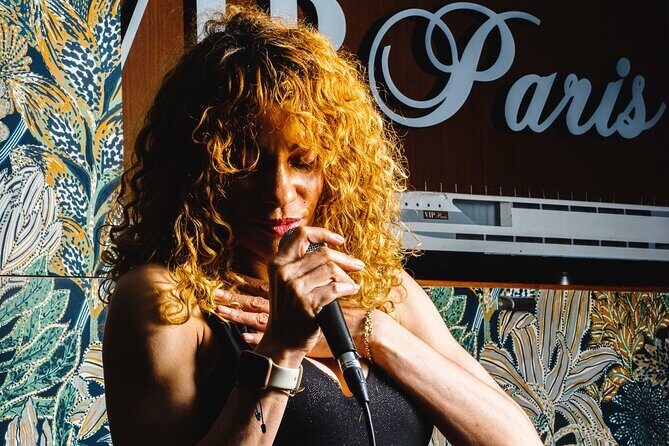 Seine River Dinner Cruise with Live Singer by VIP Yacht de Paris - An In-Depth Look at the Experience