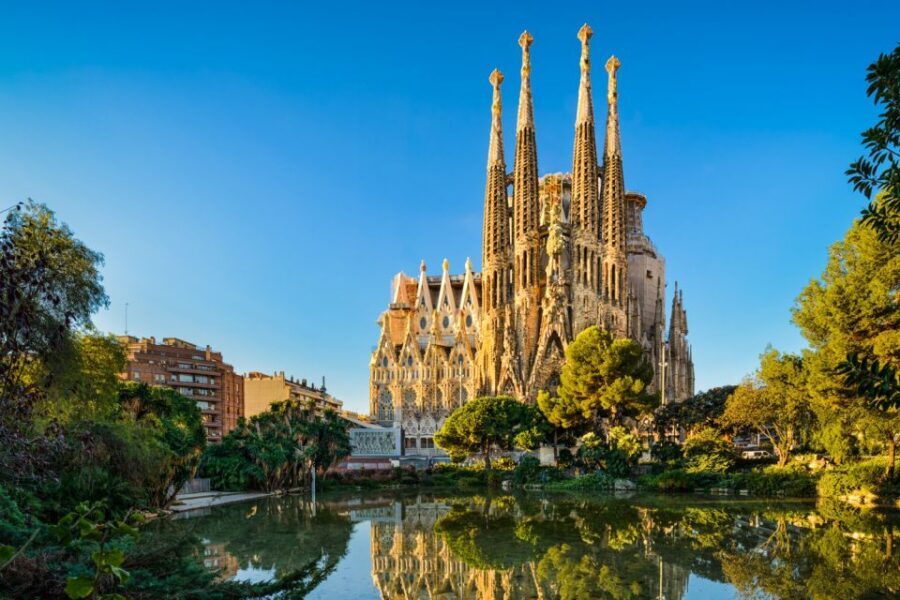 Semi-Private Barcelona Gothic, Parc Guell & Sagrada Familia - A Deep Dive into the Experience