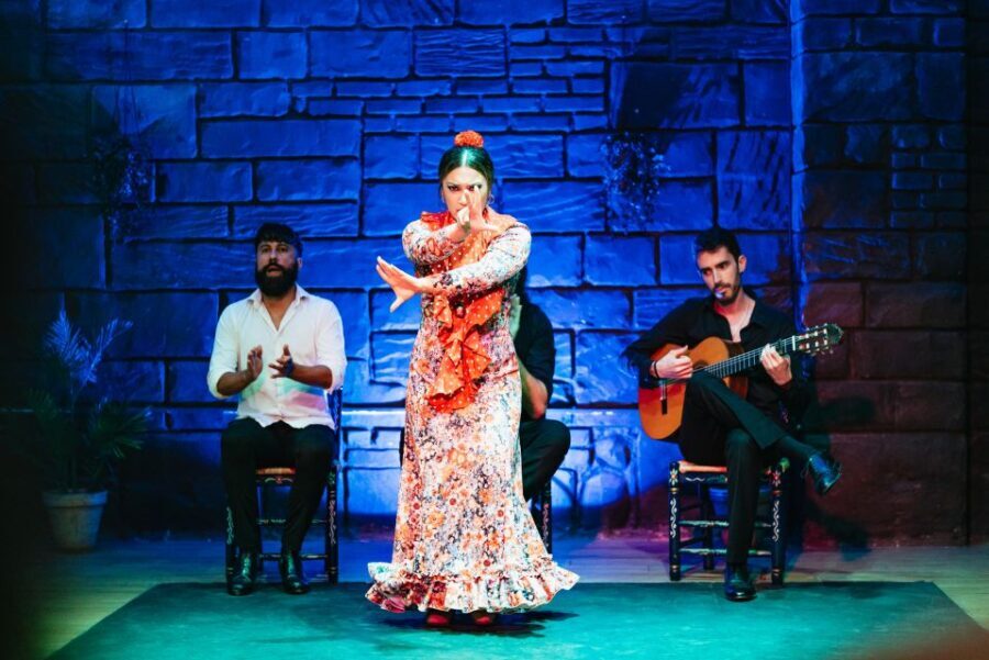 Seville: Baraka Sala Flamenca Show with Drink in Triana - A Deep Dive into the Flamenco Experience in Triana
