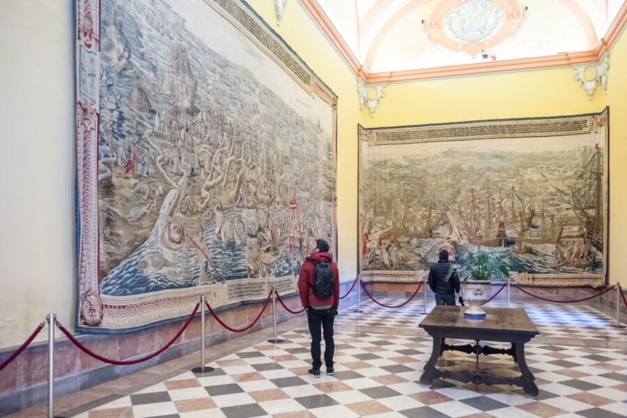 Seville: Cathedral, Giralda & Alcazar Entry With Guided Tour - An In-Depth Look at the Tour Experience