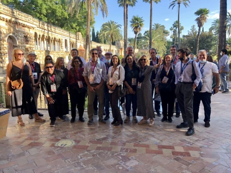 Seville: Cathedral, Giralda, and Royal Alcázar Guided Tour - What You Can Expect Throughout the Tour