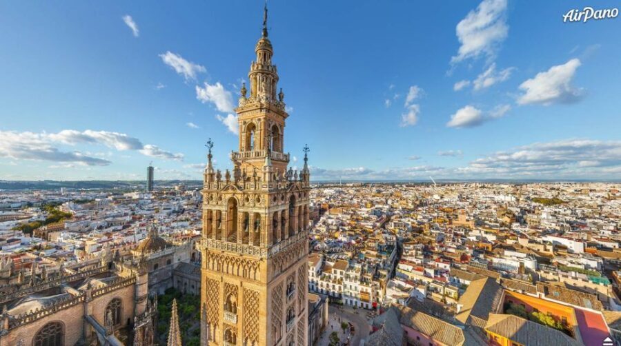 Seville: Cathedral & Real Alcazar Private Tour with tickets - Exploring the Tour in Detail