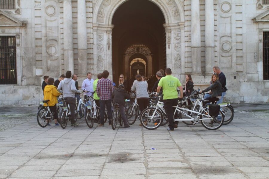 Seville: Historic Center Bike Tour - FAQs