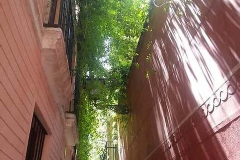 Seville: Jewish Quarter, History & Hidden Corners - Exploring the Jewish Quarter: Atmosphere and Authenticity