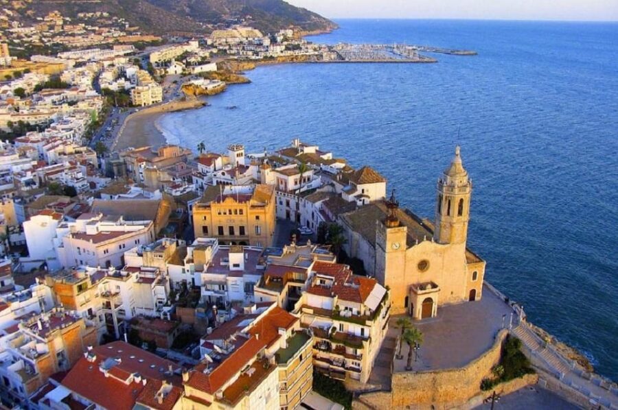 Sitges: Sailboat trip + walking tour and wine cellar tour - Who Should Consider This Tour?