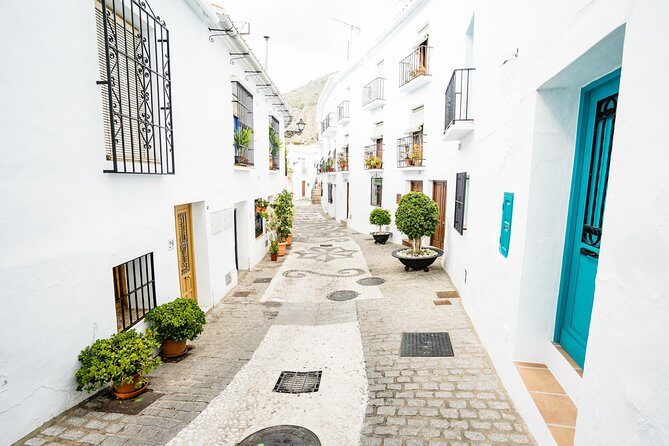Skip the line Nerja & Frijiliana Day Trip from Granada in a small group - The Tour in Detail: What You Can Expect