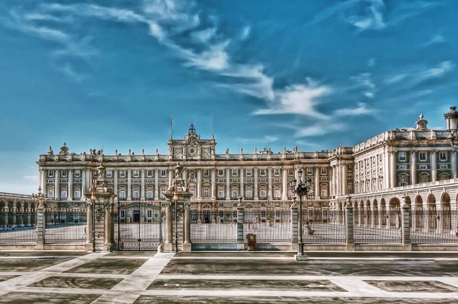 Skip the Line Royal Palace Madrid Tour Semi-Private 8ppl max - The Experience: What to Expect on the Tour