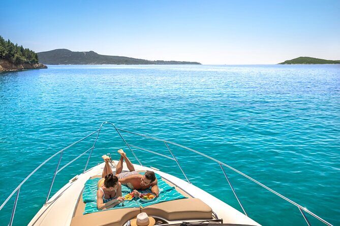 Small group by premium yacht to Elaphite - Who would enjoy this tour?