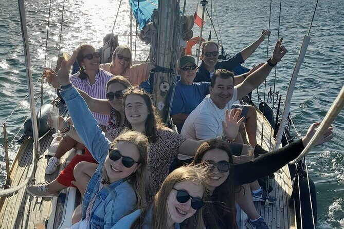 Small Group Sailboat Sunset Tour in Lisbon with a Drink - The Meeting Point and Logistics