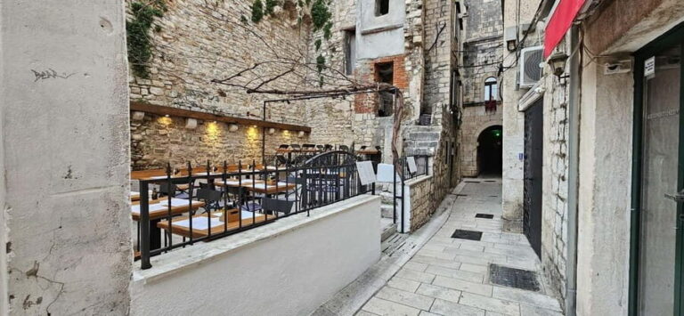 Split and Klis Fortress Day Tour From Dubrovnik! - Transportation and Comfort