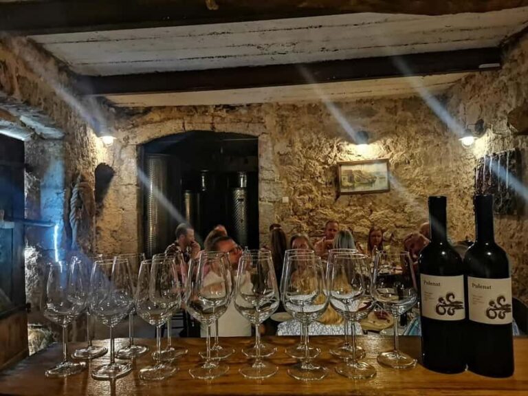 Stari Grad: Private Tuk-Tuk tour with Wine tasting - FAQ