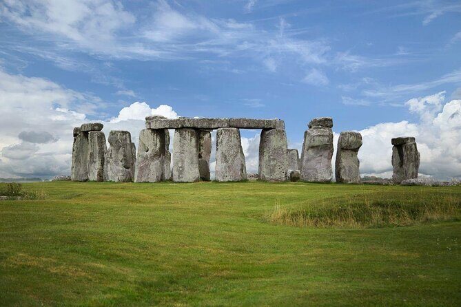 Stonehenge, Windsor Castle and Bath Full Day Guided Tour - A Deep Dive into the Experience