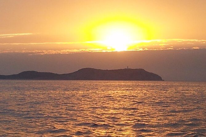 Sunset Catamaran Expedition in front of Cafe Mambo - Exploring the Ibiza Sunset Catamaran: An In-Depth Look
