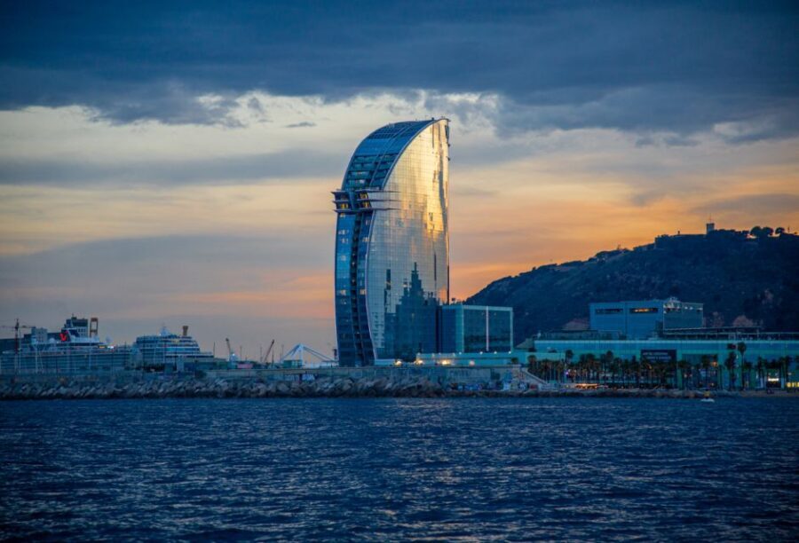 Sunset Sailing Experience in Barcelona - Setting the Scene: What to Expect on the Tour
