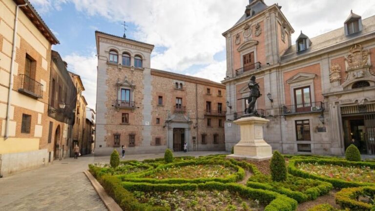 The most complete tour of Madrid: Austrias, Palace, and Cathedral. Local guides. - Who Is This Tour Best For?