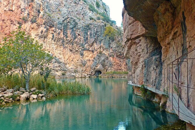 The suspension bridges of Chulilla from Alicante - Analyzing the Value